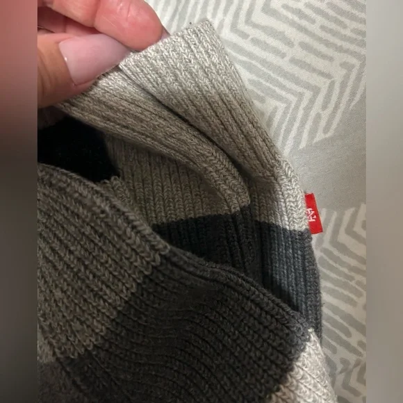 Used Izod grey Stratton striped crew neck sweater vanilla ice(greys) -size xl - Picture 5 of 6